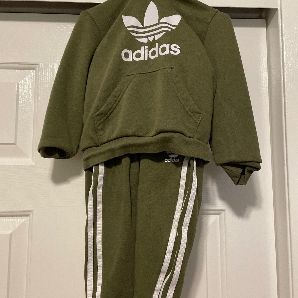 4t Adidas sweatsuit